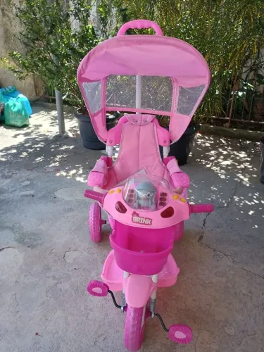 Vendo triciclo manual para menina 