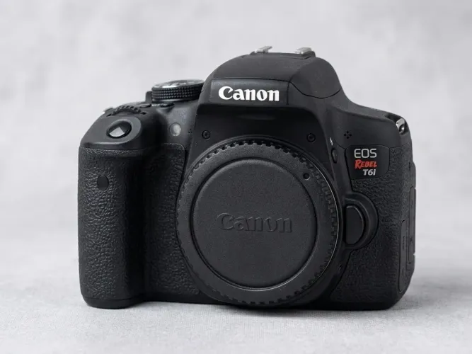 Vendo ou troco câmera canon T6i