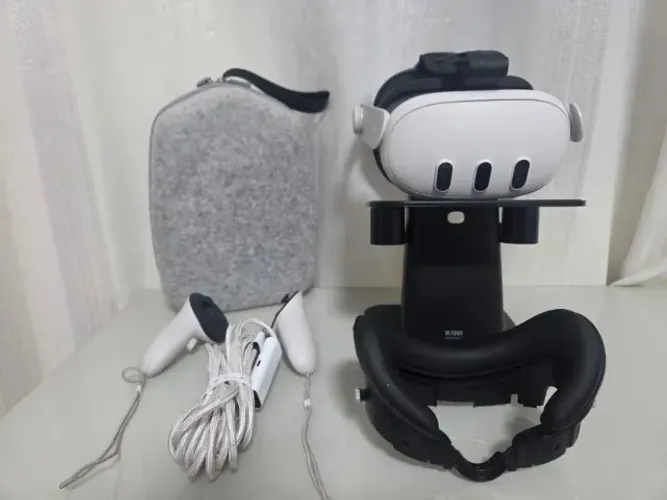 Vendo Meta Quest 3 512gb + Headstrap com Bateria 8.000mAh + Acessórios (Aceito Cartão)