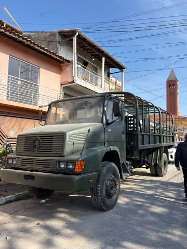 Caminhão Mercedes 1418 ano 2002 - 4x4