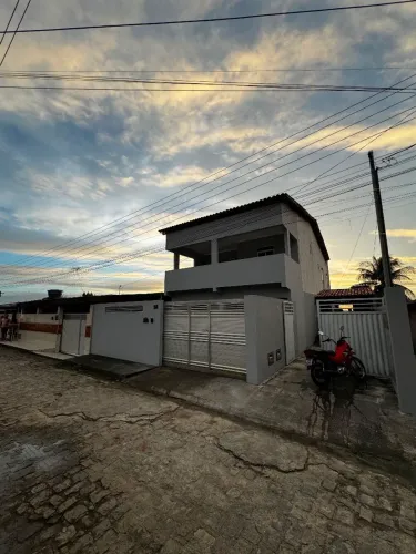 Casa 1°andar na ilha do bispo 3 quartos, sala, cozinha, WC, varanda e area de serviço 