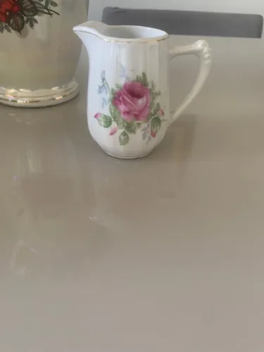 Leiteira de porcelana