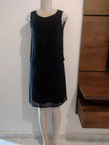 Vestido preto bordado