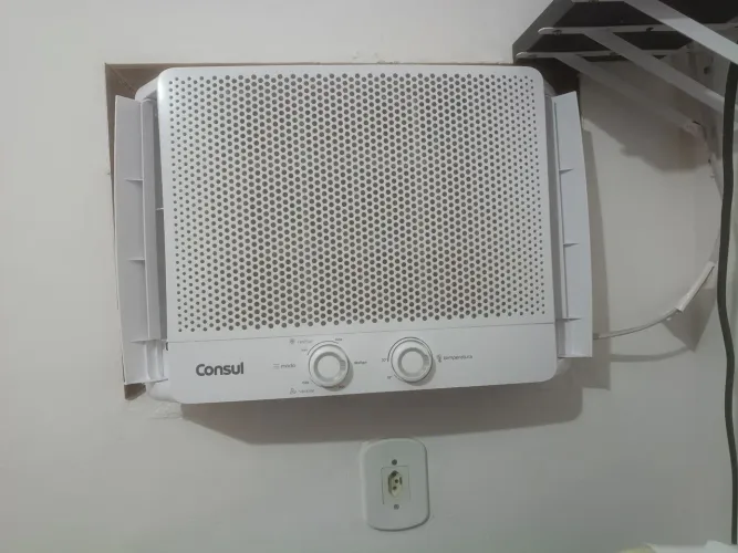 Vendo Ar condicionado Consul de janela 7.500 BTUS garantia de fábrica até dezembro 2026