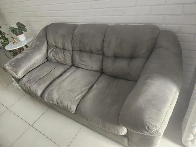 Sofá 2 e 3 lugares e cama solteira com colchão