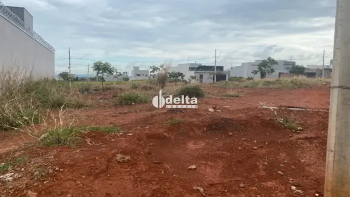 Terreno disponível para venda no bairro Loteamento Portal do Vale II em Uberlândia-MG