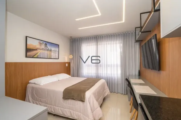 Studio pronto, mobiliado e rendendo locação AirBNB no centro de Curitiba - de 410 por 350k