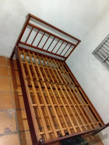 Cama de madeira