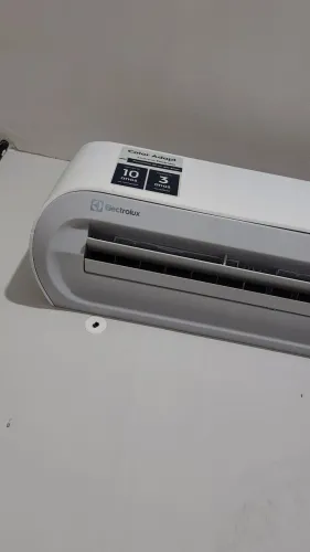 Ar condicionado inverter Eletrolux 12 btus pouquíssimo tempo de uso sem nenhum defeito