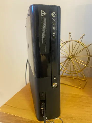 Xbox 360 Super Slim 4GB