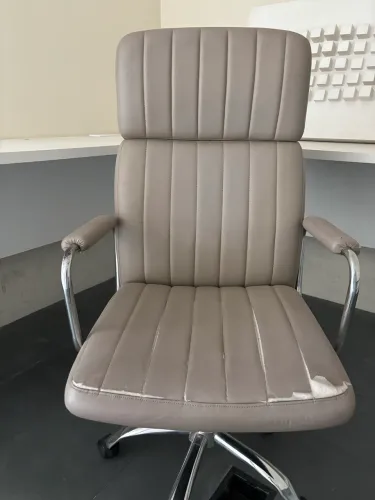 Cadeira escritório presidente couro cinza