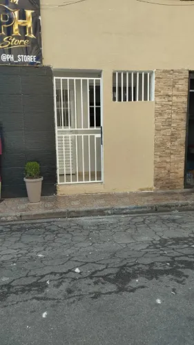 ALUGA -SE KITNET - Ao lado Mercadão e Próximo Estação Guaianases.
