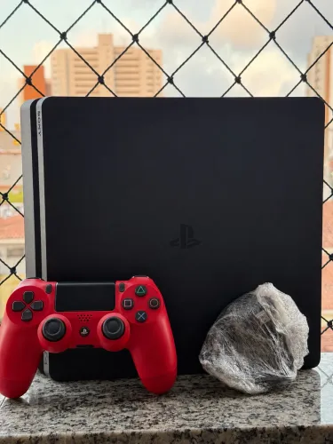 PlayStation 4 Slim 500GB + Controle Vermelho - (Console de Colecionador)