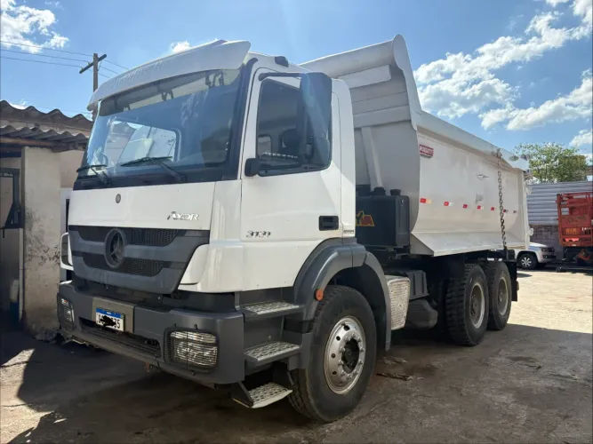 MB Axor 3131 traçado 6x4 caçamba Rossetti meia cana