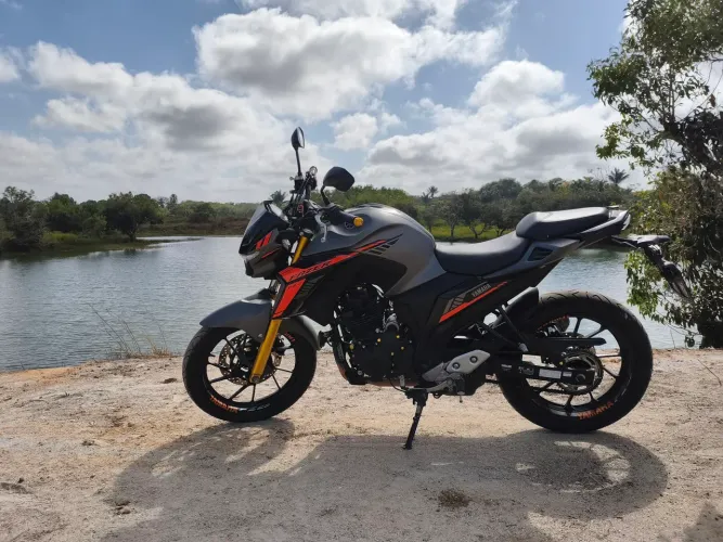 Vendo fz25 com baixa km 