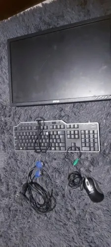 Monitor + teclado + mouse
