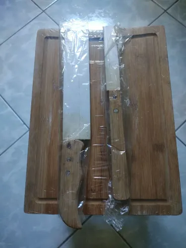 Tábua para churrasco+acessórios.