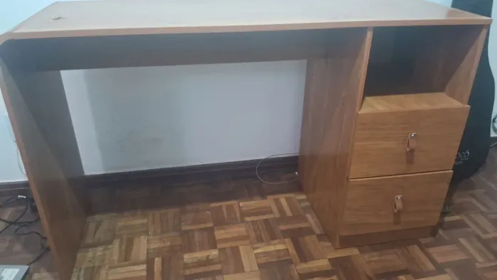 Escrivaninha para estudo ou escritório com duas gaveta