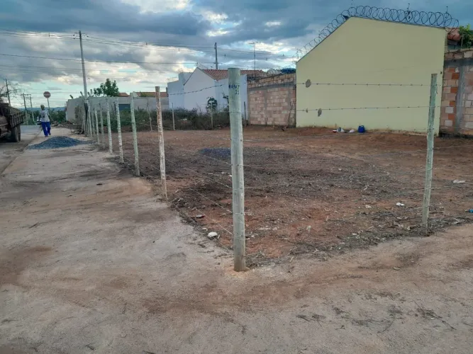 Lote de Esquina no Bairro Novo Jaraguá