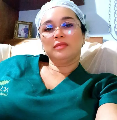 Enfermeira bombeira e cuidadora