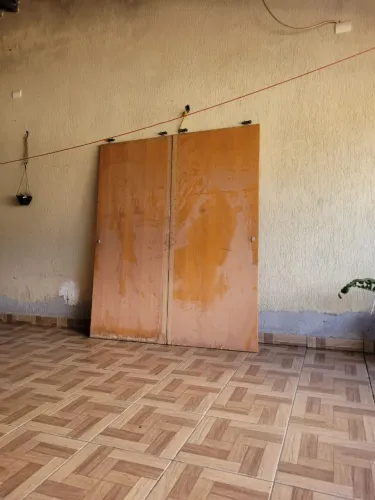 Vênde se 2 portas de madeira
