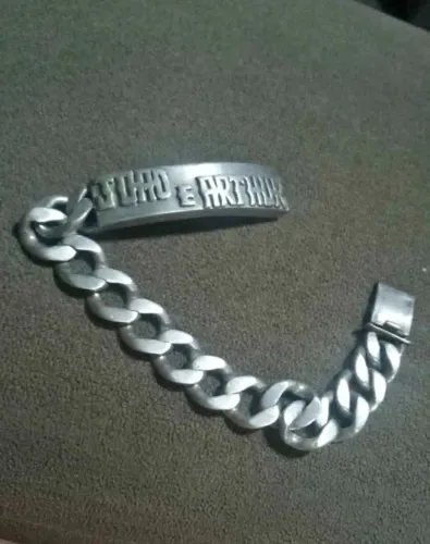 Pulseira de prata com 71 gramas com  nome aplicado só tirar e colocar outro a escolher.