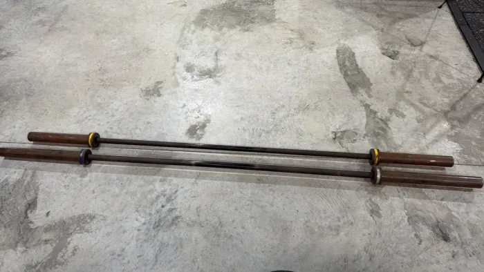 barras de Crossfit e outros materiais
