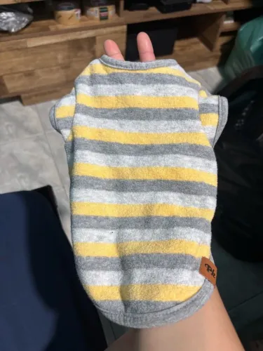 roupa pet listrada cinza e amarelo tamanho 1