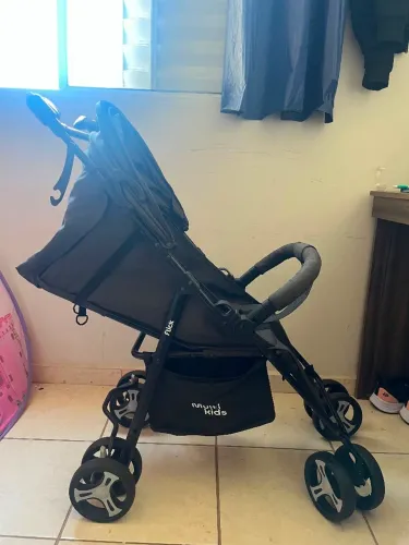 Carrinho de Passeio para Bebê Multikids Flick Preto | Seminovo | Até 15 kg