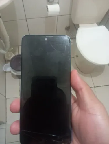 Celular quebrado (Tem que troca a tela)