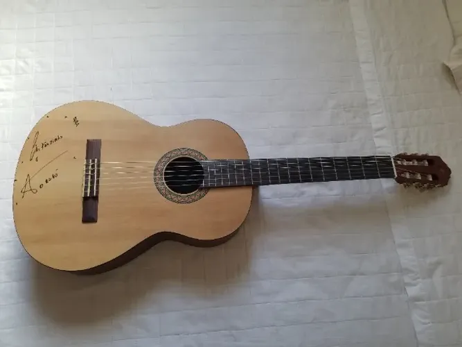 Violão do Chitaozinho e Xororó Autografado