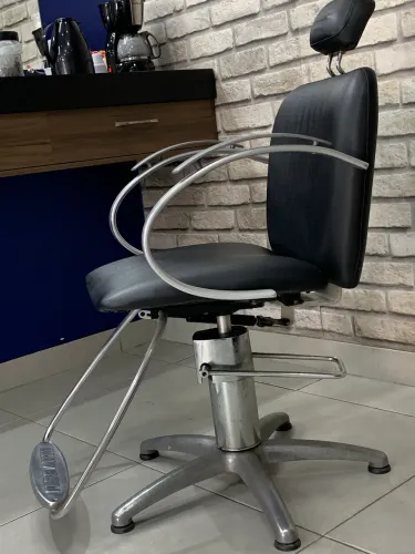 Vendo cadeira FERRANTE de Barbeiro/Cabeleireiro