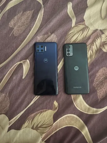 Vendo dois celulares Motorola