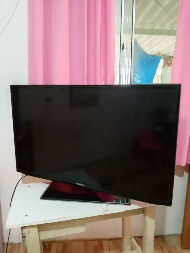 TV Samsung 42" Estética Impecável (Não Liga) + Controle Original - Para Conserto ou Peças