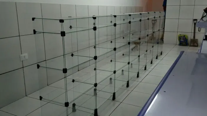 Balcão em L Modulado em Vidro Temperado