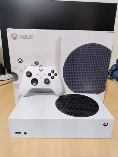XBOX SÉRIES S POUCO TEMPO DE USO! GARANTIA 90 DIAS!!! PARCELO 18X ! ENTREGO!