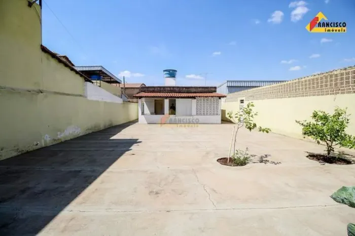 Casa para aluguel, 3 quartos, 2 vagas, Vila Espírito Santo - Divinópolis/MG