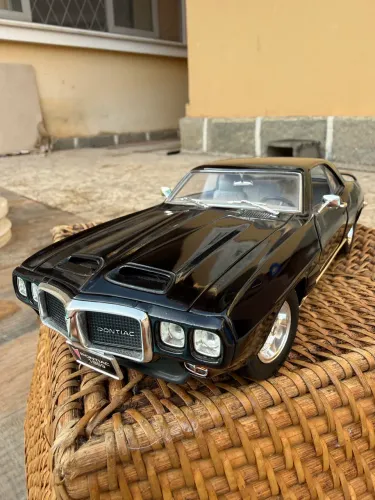 Miniatura Pontiac Firebird 1969 Road Signature 1/18