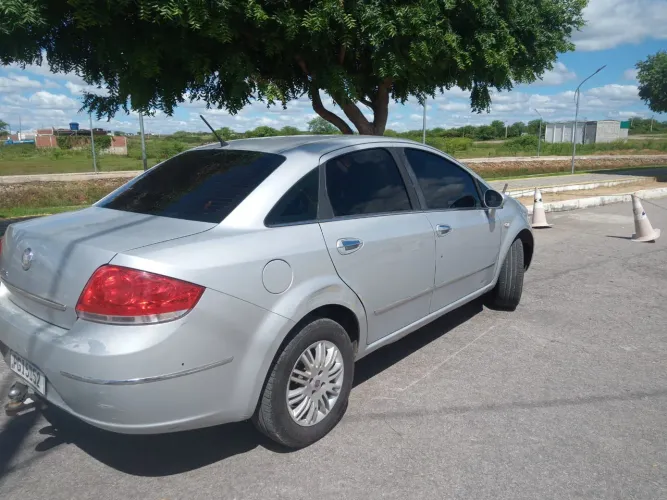 Fiat Linea Essence 1.8 Flex 16V 4P 2013