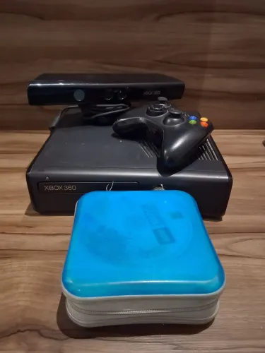 Xbox 360 desbloqueado <br>2 CONTROLES KINNECT + 40 JOGOS