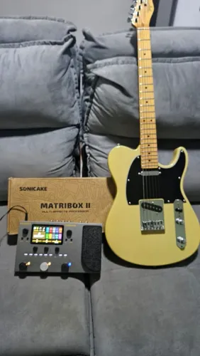 Vendo ou troco guitarra + pedaleira