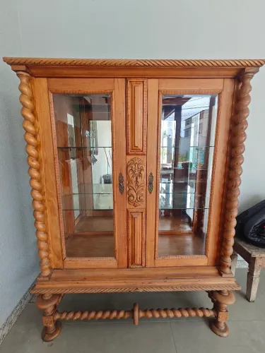 Cristaleira com mesa manoelino