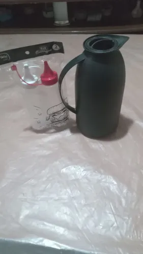 Kit. 2 bisnagas novo. 1 garrafas de café bem conservado