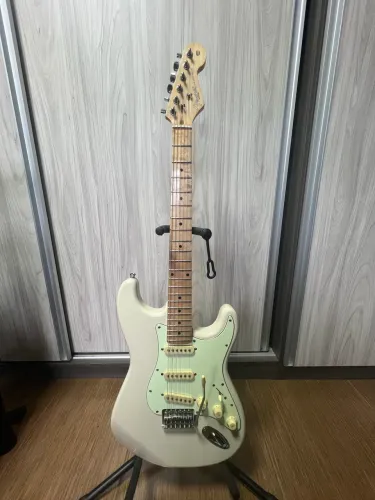 Guitarra Fender American Standard Stratocaster