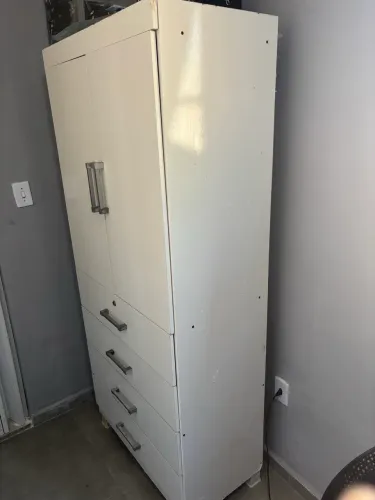 Guarda-roupa de solteiro