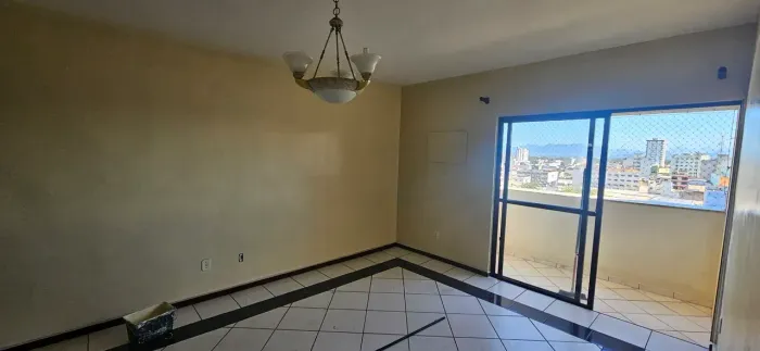 Espaçoso Apartamento de 4 Quartos com Vista Panorâmica Encantadora!