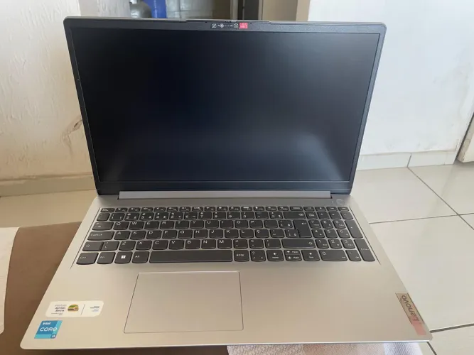 Notebook Lenovo Core I3 novíssimo 