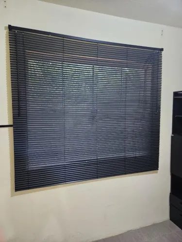 Persiana para Janela com Lâminas Horizontais de PVC 25mm L 1,80 x A 1,60 m Preta