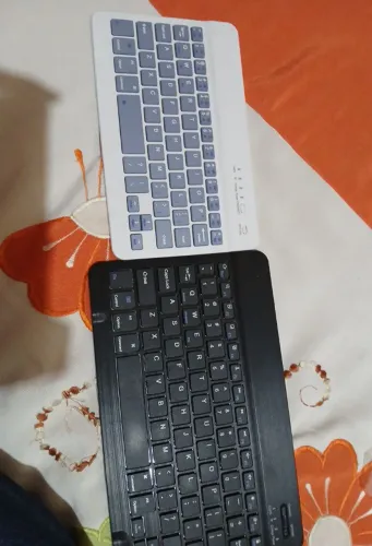 2 teclados por apenas 50, 00 em ótimo estado de conservação