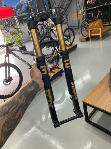Suspensão FOX 32 Step-Cast Factory Kashima